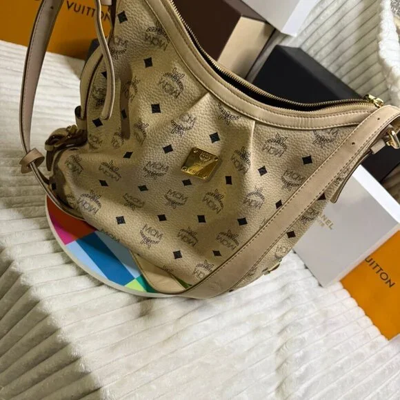 *Authentic* MCM Crosssbody Bag - Picture 2 of 6